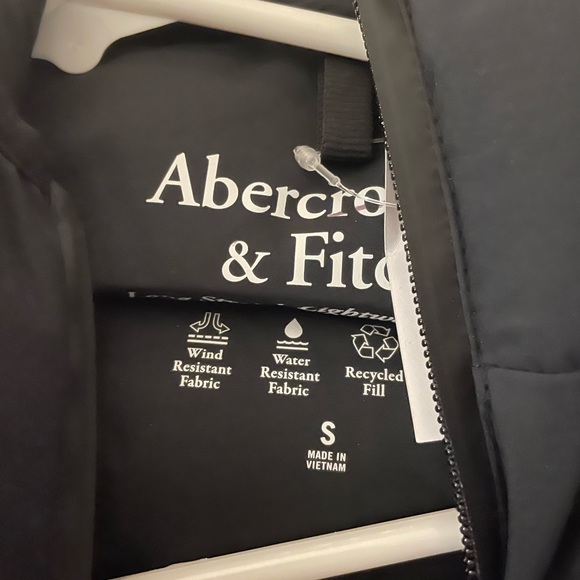 Never Worn Abercrombie and Fitch jacket - Picture 2 of 2